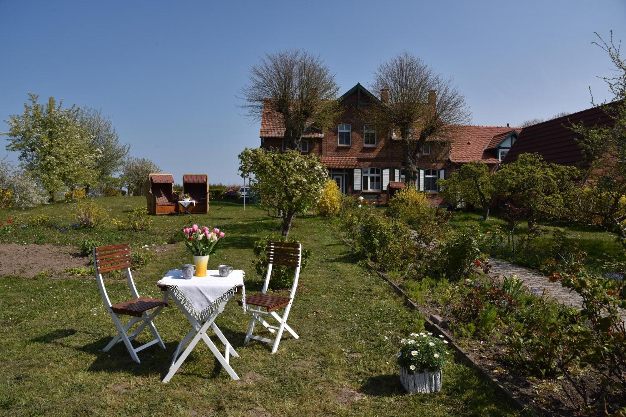 Hotel/Pension Bradhering Ahrenshoop Exterior photo