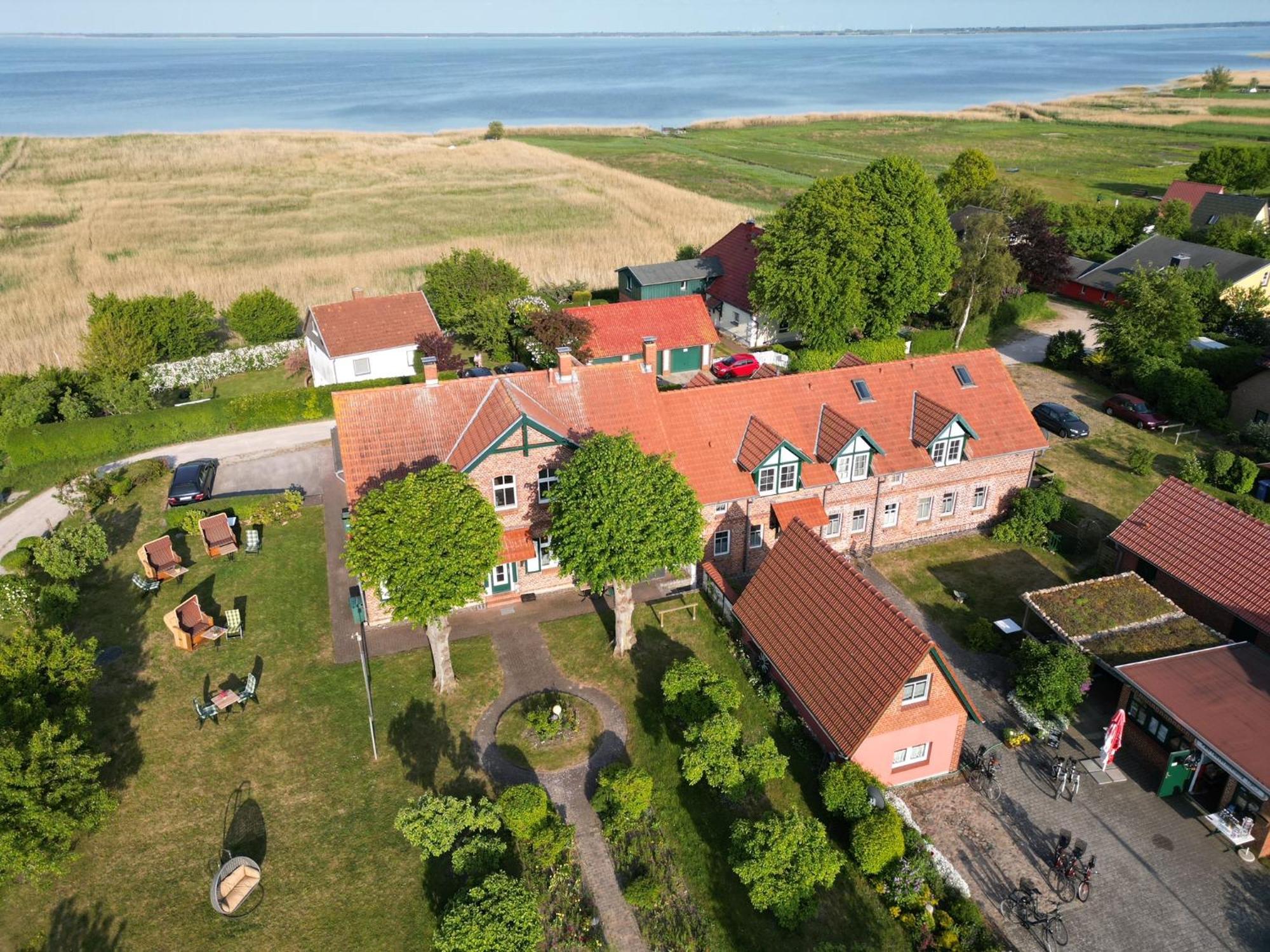 Hotel/Pension Bradhering Ahrenshoop Exterior photo